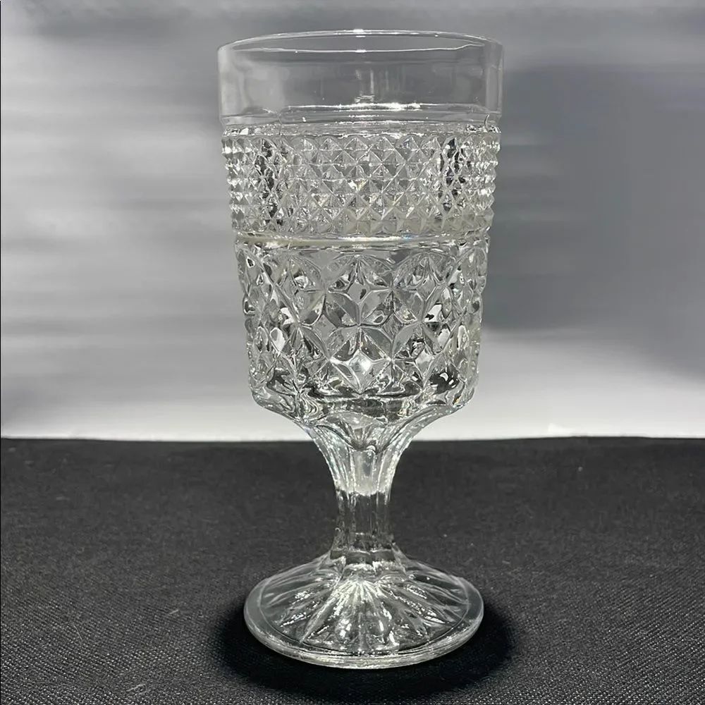 Goblet Set with Diamond-Cut Pattern - Picture 3 of 7